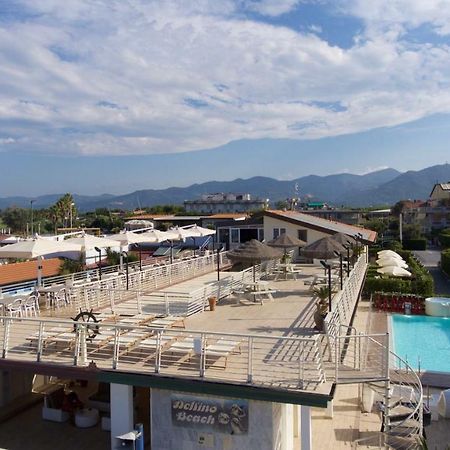 مارينا دي كارّارا Hotel Delfino المظهر الخارجي الصورة