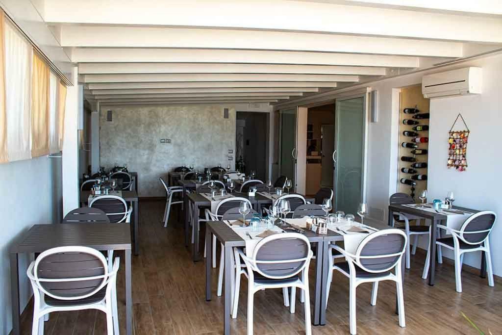 مارينا دي كارّارا Hotel Delfino المظهر الخارجي الصورة