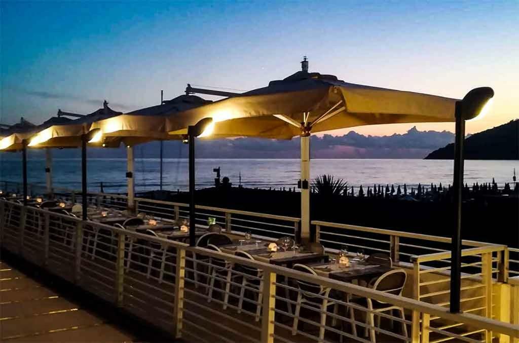 مارينا دي كارّارا Hotel Delfino المظهر الخارجي الصورة
