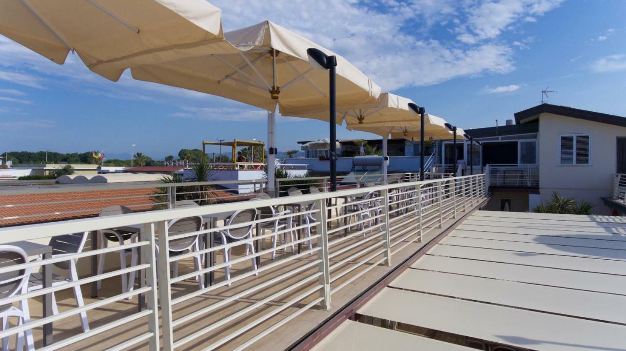 مارينا دي كارّارا Hotel Delfino المظهر الخارجي الصورة