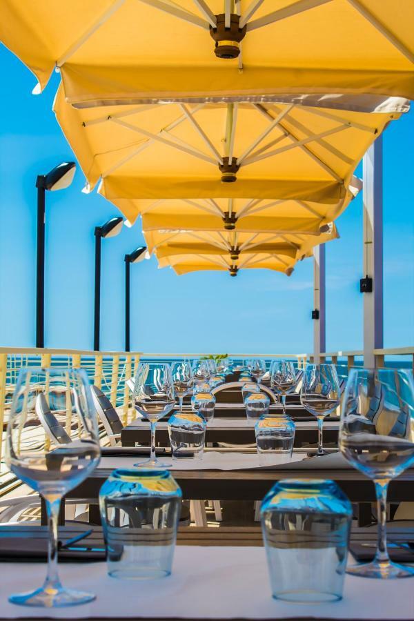 مارينا دي كارّارا Hotel Delfino المظهر الخارجي الصورة