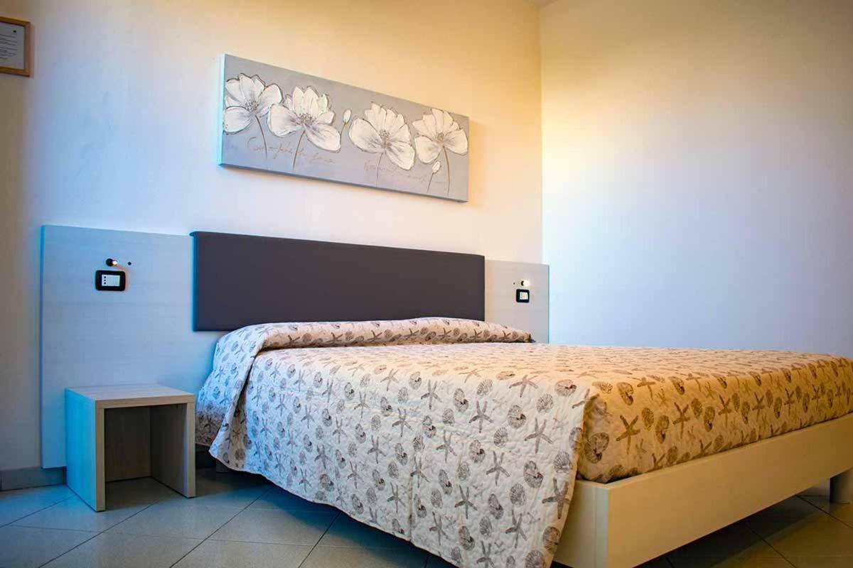 مارينا دي كارّارا Hotel Delfino المظهر الخارجي الصورة