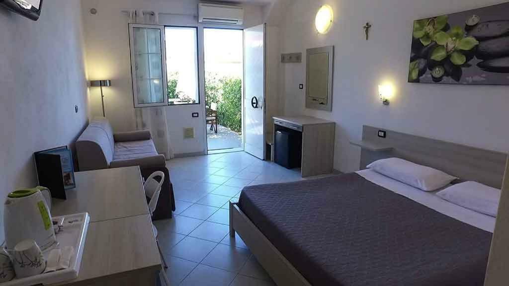 مارينا دي كارّارا Hotel Delfino المظهر الخارجي الصورة
