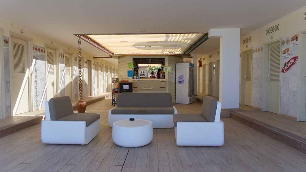 مارينا دي كارّارا Hotel Delfino المظهر الخارجي الصورة